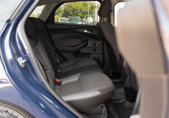 Подержанный автомобиль Ford Focus Hatchback 2012 года (17 фото)