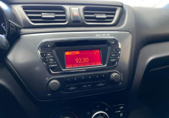 Подержанный автомобиль Kia Rio Hatchback 2012 года (14 фото)