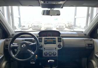Подержанный автомобиль Nissan X-Trail 2006 года (10 фото)