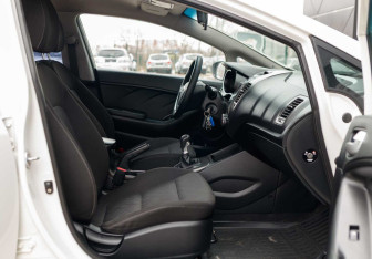 Подержанный автомобиль Kia Cerato Sedan 2013 года (19 фото)