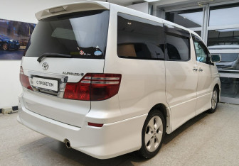 Подержанный автомобиль Toyota Alphard 2008 года (5 фото)