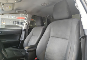 Подержанный автомобиль Toyota Corolla Sedan 2013 года (10 фото)