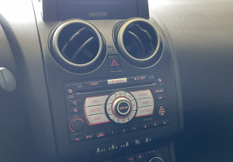 Подержанный автомобиль Nissan Qashqai 2007 года (14 фото)