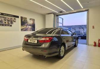 Подержанный автомобиль Toyota Camry Sedan 2013 года (4 фото)