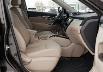 Подержанный автомобиль Nissan X-Trail 2018 года (21 фото)