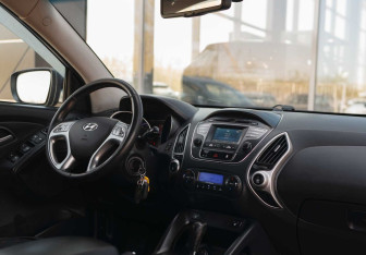 Подержанный автомобиль Hyundai ix35 2010 года (10 фото)