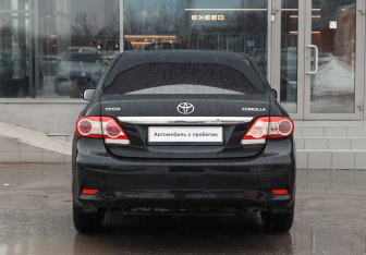 Подержанный автомобиль Toyota Corolla Sedan 2013 года (6 фото)