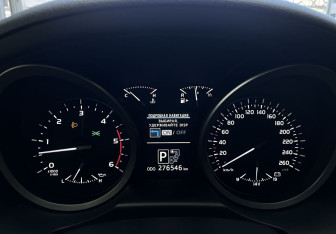 Подержанный автомобиль Toyota Land Cruiser Suv 2014 года (14 фото)