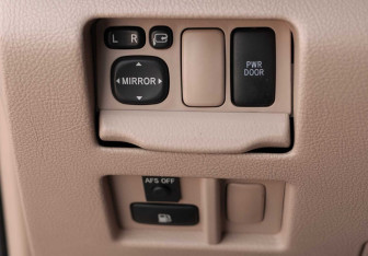 Подержанный автомобиль Lexus RX 2007 года (17 фото)