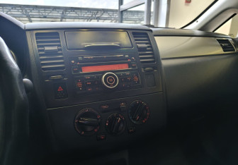 Подержанный автомобиль Nissan Tiida Sedan 2013 года (12 фото)