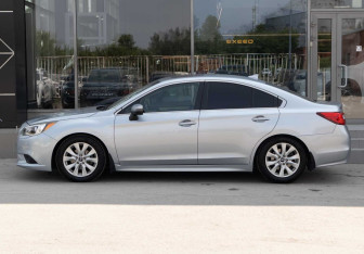 Подержанный автомобиль Subaru Legacy Sedan 2017 года (8 фото)