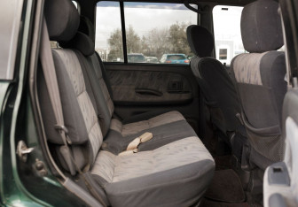 Подержанный автомобиль Toyota Land Cruiser Prado 2000 года (18 фото)