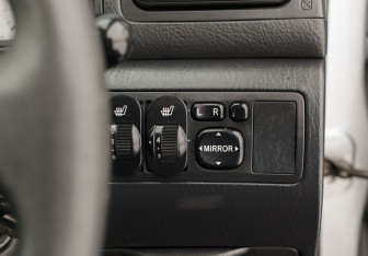 Подержанный автомобиль Toyota Corolla Hatchback 2001 года (16 фото)