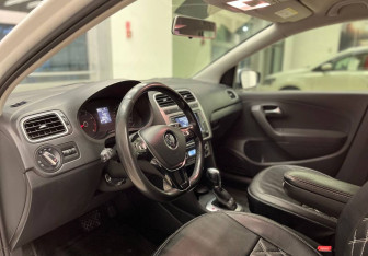 Подержанный автомобиль Volkswagen Polo Sedan 2017 года (9 фото)