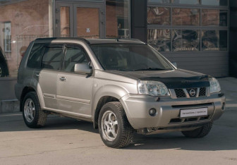 Подержанный автомобиль Nissan X-Trail 2004 года (3 фото)