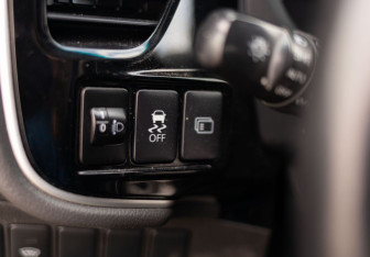 Подержанный автомобиль Mitsubishi Outlander 2015 года (18 фото)