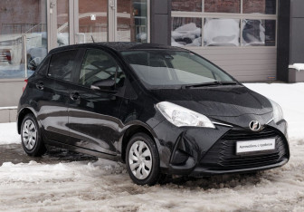 Подержанный автомобиль Toyota Vitz 2019 года (3 фото)