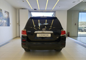 Подержанный автомобиль Toyota Highlander 2013 года (5 фото)