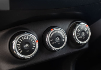 Подержанный автомобиль Peugeot 4007 2010 года (15 фото)