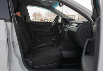 Подержанный автомобиль Skoda Rapid Liftback 2017 года (18 фото)