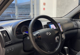 Подержанный автомобиль Hyundai Elantra Sedan 2007 года (12 фото)