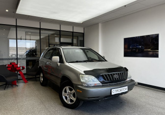 Подержанный автомобиль Lexus RX 2002 года (3 фото)