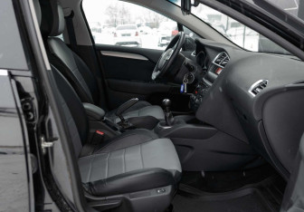 Подержанный автомобиль Citroen C4 Hatchback 2012 года (18 фото)