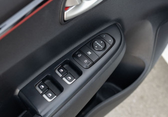 Подержанный автомобиль Kia Rio Sedan 2020 года (16 фото)