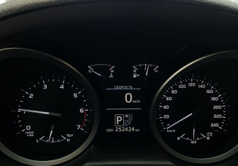 Подержанный автомобиль Toyota Land Cruiser Suv 2013 года (14 фото)