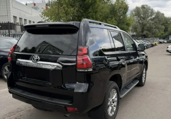 Подержанный автомобиль Toyota Land Cruiser Prado 2019 года (5 фото)
