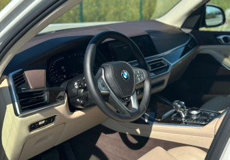 Подержанный автомобиль BMW X7 2019 года (7 фото)