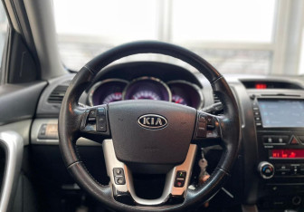 Подержанный автомобиль Kia Sorento 2012 года (12 фото)