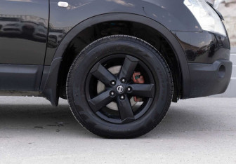 Подержанный автомобиль Nissan Qashqai 2007 года (9 фото)