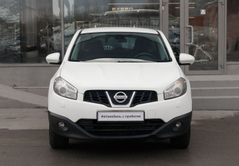 Подержанный автомобиль Nissan Qashqai 2012 года (2 фото)
