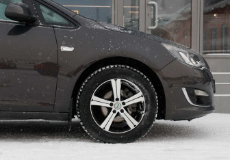 Подержанный автомобиль Opel Astra Sedan 2012 года (9 фото)