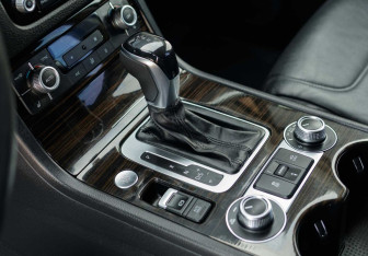 Подержанный автомобиль Volkswagen Touareg 2017 года (15 фото)