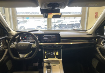 Подержанный автомобиль Exeed VX 2023 года (15 фото)