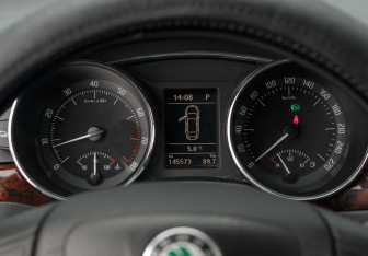 Подержанный автомобиль Skoda Superb Wagon 2012 года (13 фото)