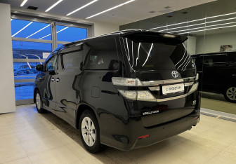 Подержанный автомобиль Toyota Vellfire 2012 года (7 фото)