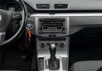 Подержанный автомобиль Volkswagen Passat Sedan 2012 года (14 фото)