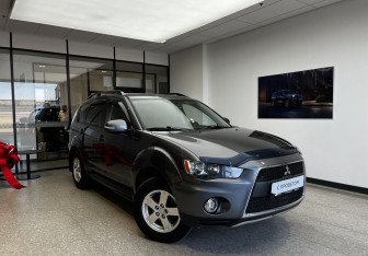 Подержанный автомобиль Mitsubishi Outlander 2012 года (3 фото)