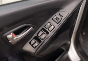 Подержанный автомобиль Hyundai Tucson 2010 года (16 фото)