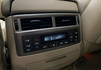 Подержанный автомобиль Lexus LX 2014 года (21 фото)