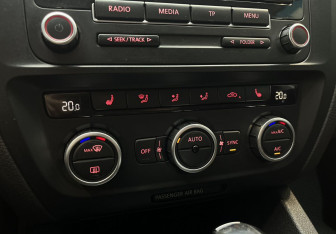 Подержанный автомобиль Volkswagen Jetta Sedan 2012 года (12 фото)
