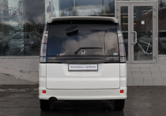 Подержанный автомобиль Honda Stepwgn 2003 года (6 фото)