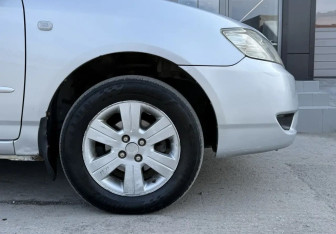 Подержанный автомобиль Toyota Corolla Wagon 2004 года (9 фото)