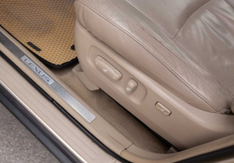 Подержанный автомобиль Lexus RX 2005 года (19 фото)