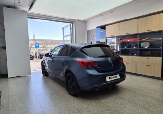 Подержанный автомобиль Opel Astra Hatchback 2012 года (6 фото)
