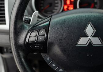 Подержанный автомобиль Mitsubishi Outlander 2007 года (12 фото)