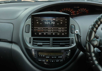 Подержанный автомобиль Toyota Estima 2005 года (13 фото)